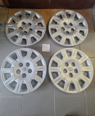 Toyota Avensis T270 R16 wheel hub/cap/trim 426020F050