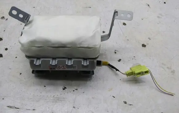 Suzuki Swift III Passenger airbag 73910-52R00