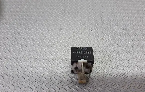Volkswagen PASSAT B5 Other relay 443951253J