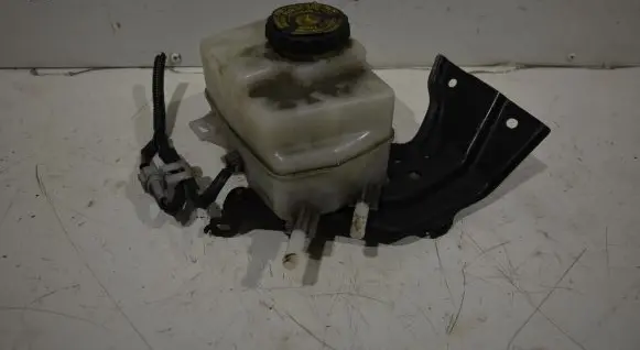 Brake fluid reservoir