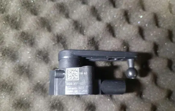 Volkswagen Golf VIII Headlight/headlamp level sensor 5QS907127