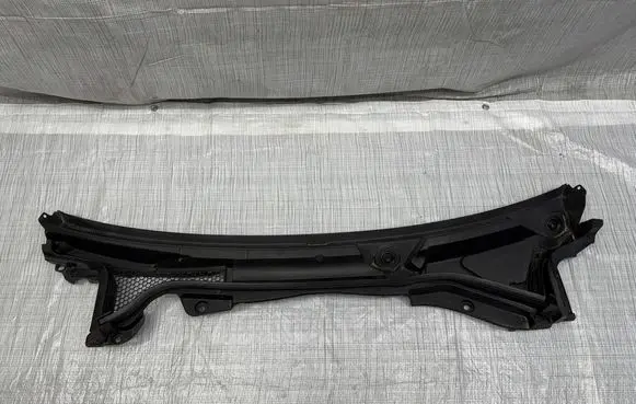 Maserati Grecale Wiper trim 670166983