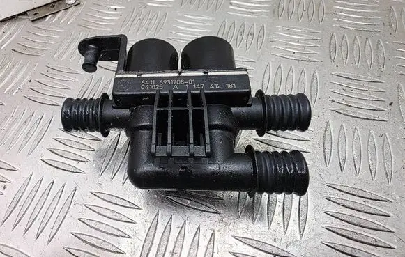 BMW 5 E60 E61 Coolant heater control valve 6931708 64116931708