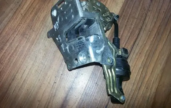 Mercedes-Benz C W202 Rear door lock 2027300535