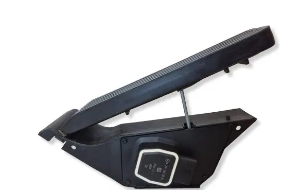 Mercedes-Benz C W204 Accelerator throttle pedal A2043000004 0083 280413