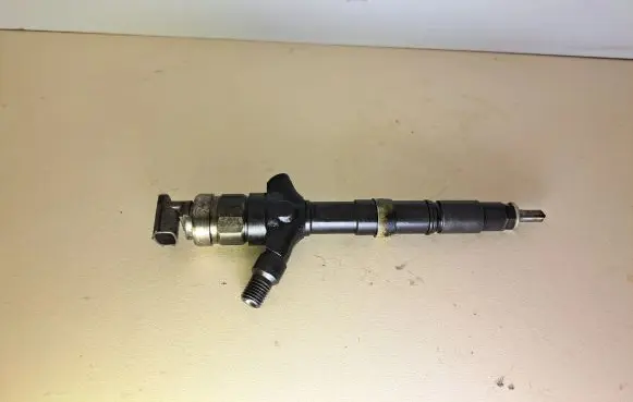 Toyota Corolla Verso AR10 Fuel injector 236700G010 04F19606
