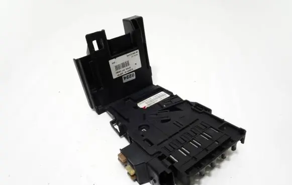 Peugeot 308 Fuse module 28236841 01287232