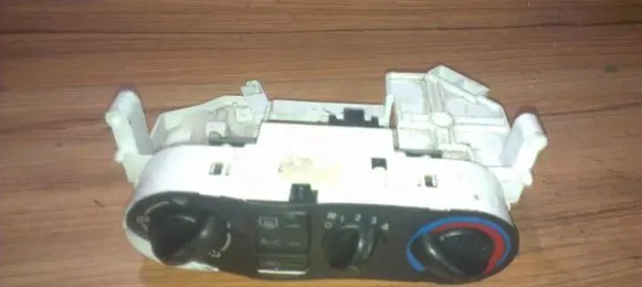 Nissan Almera N16 Climate control unit