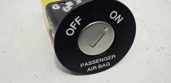 KIA Ceed Passenger airbag on/off switch 