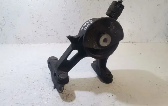 Toyota Auris 150 Engine mount bracket