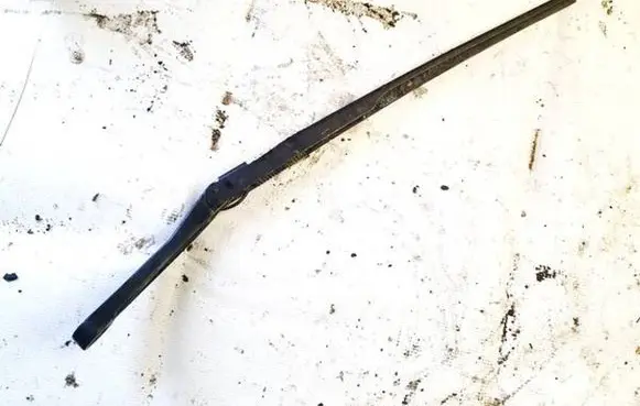 Mercedes-Benz C W203 Front wiper blade arm