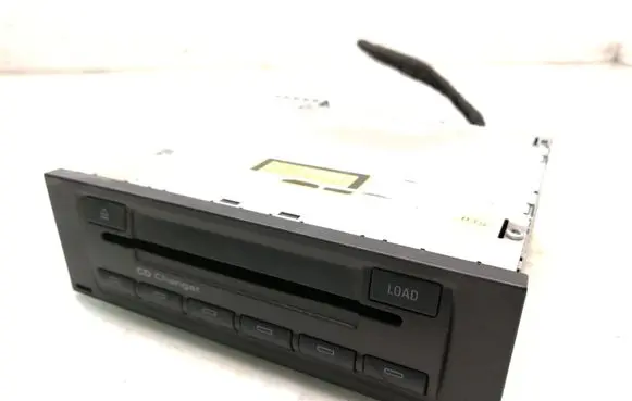 Audi A4 S4 B7 8E 8H CD/DVD changer 8E0035111D