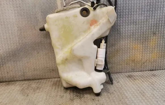Windshield washer fluid reservoir/tank