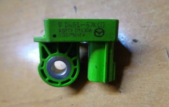 Mazda 2 Airbag deployment crash/impact sensor D65157KC0