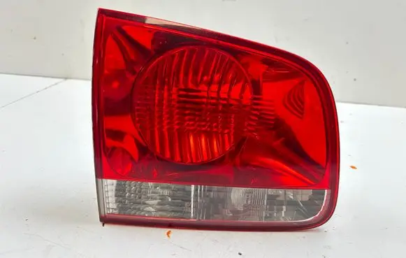 Tailgate rear/tail lights