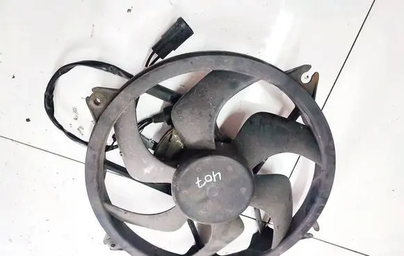 Peugeot 407 Radiator cooling fan shroud 