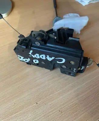 Volkswagen Caddy Front door lock 3B1837016