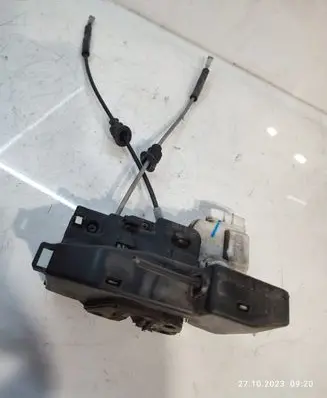 KIA Carens II Front door lock