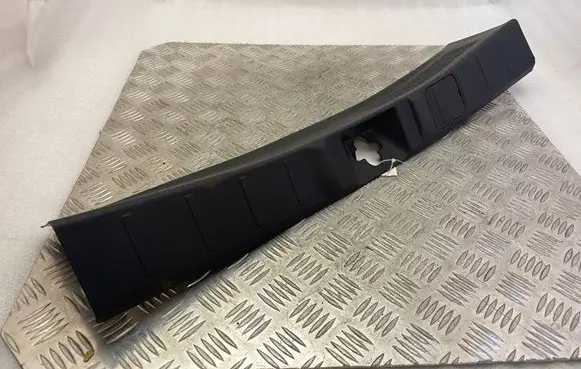 Mitsubishi Outlander Trunk/boot sill cover protection 7240A135