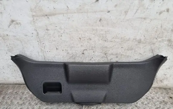 Tailgate trim