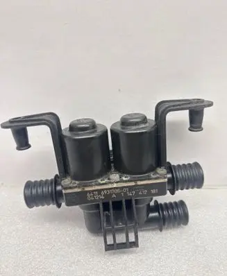 BMW 5 E60 E61 Coolant heater control valve 6931708 041214 1147412