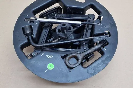 Hyundai i10 Towing hook eye 