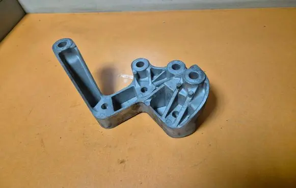 Opel Insignia B Gearbox mounting bracket 22937306