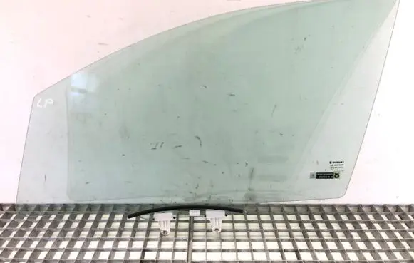 Suzuki SX4 S-Cross Front door window glass four-door