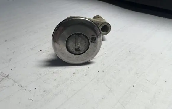 Dacia Sandero Front door lock (next to the handle) 