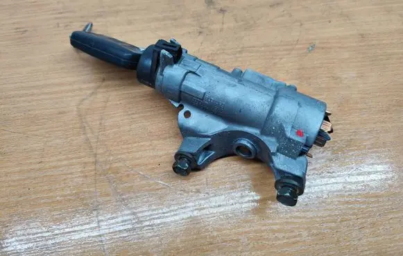 Volkswagen PASSAT B5.5 Ignition lock 4B0905851A