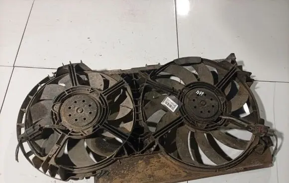 Chrysler Voyager Radiator cooling fan shroud