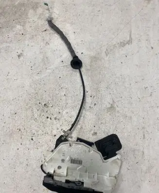Skoda Octavia Mk3 (5E) Rear door lock 5E0839015