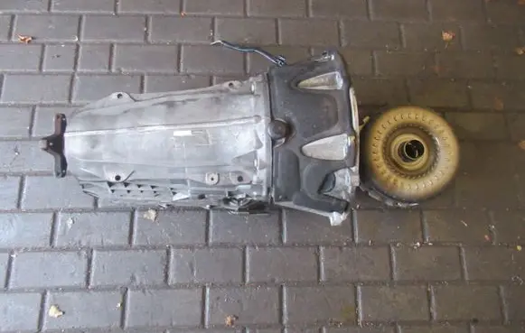 Mercedes-Benz S W222 Engine mount bracket 