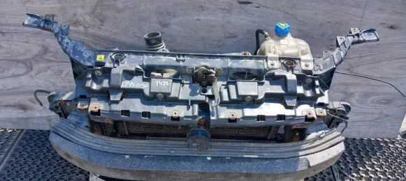 Renault Megane III Radiator support slam panel