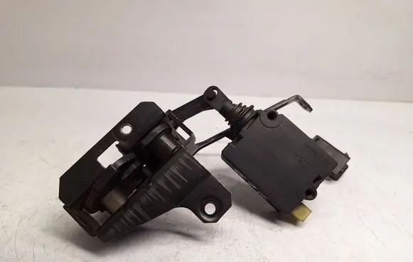 BMW 5 E39 Tailgate window lock/catch/latch 8238469 51248238469