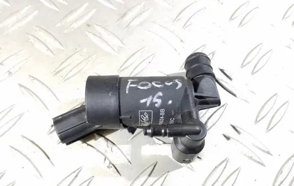 Ford Focus Windscreen/windshield washer pump BV6117K624BB