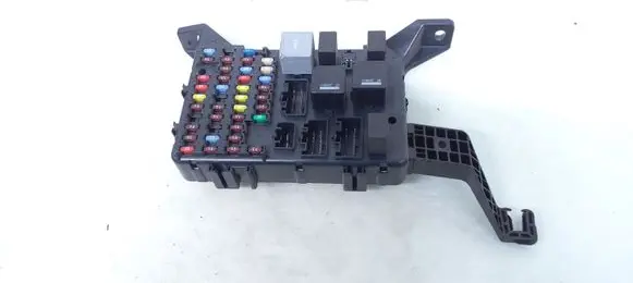 Ford Mondeo Mk III Fuse module 4S7T14A073AB