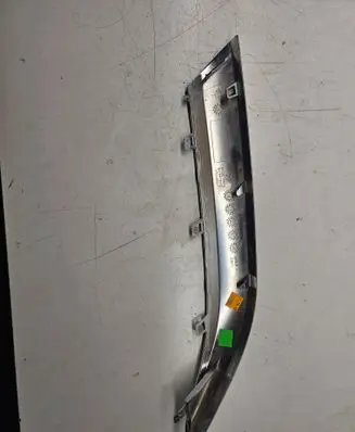 Front bumper splitter molding