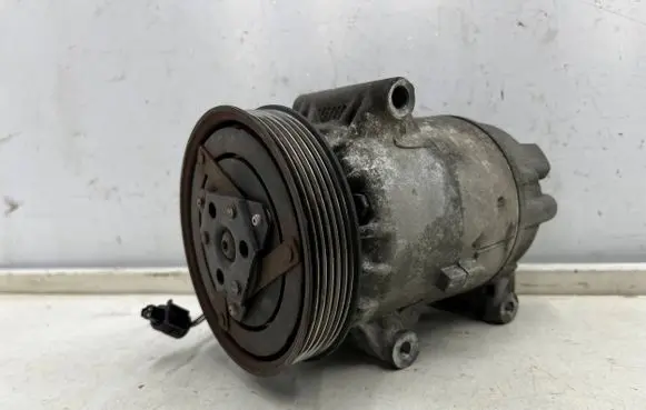 Renault Megane II Air conditioning (A/C) compressor (pump) 8200600110