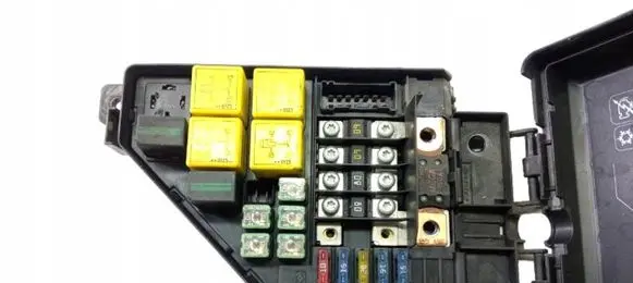 Land Rover Freelander Fuse box set YQE 103520