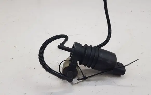 Volkswagen Golf IV Headlight washer pump 