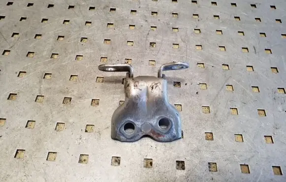 Toyota Avensis Verso Front door lower hinge 