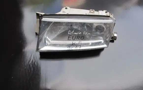 Skoda Octavia Mk1 (1U) Headlight/headlamp 1U1941017P