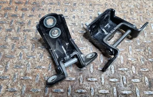 Rear door hinge set