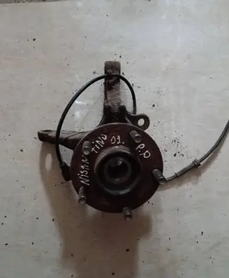 Nissan Almera Tino Front wheel hub
