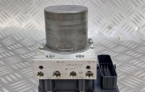 Volvo XC40 ABS Pump 31445741
