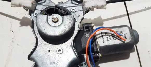 Nissan Almera Front door window regulator motor 400600T2