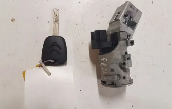 Citroen C4 I Ignition lock N0502072 N0502073 N0502455