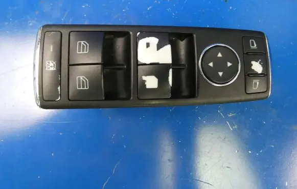 Mercedes-Benz C W204 Electric window control switch A2048703558