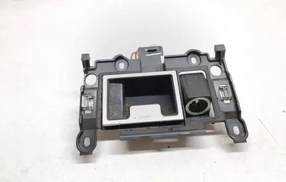 BMW 5 E60 E61 Ashtray (front) 7034087